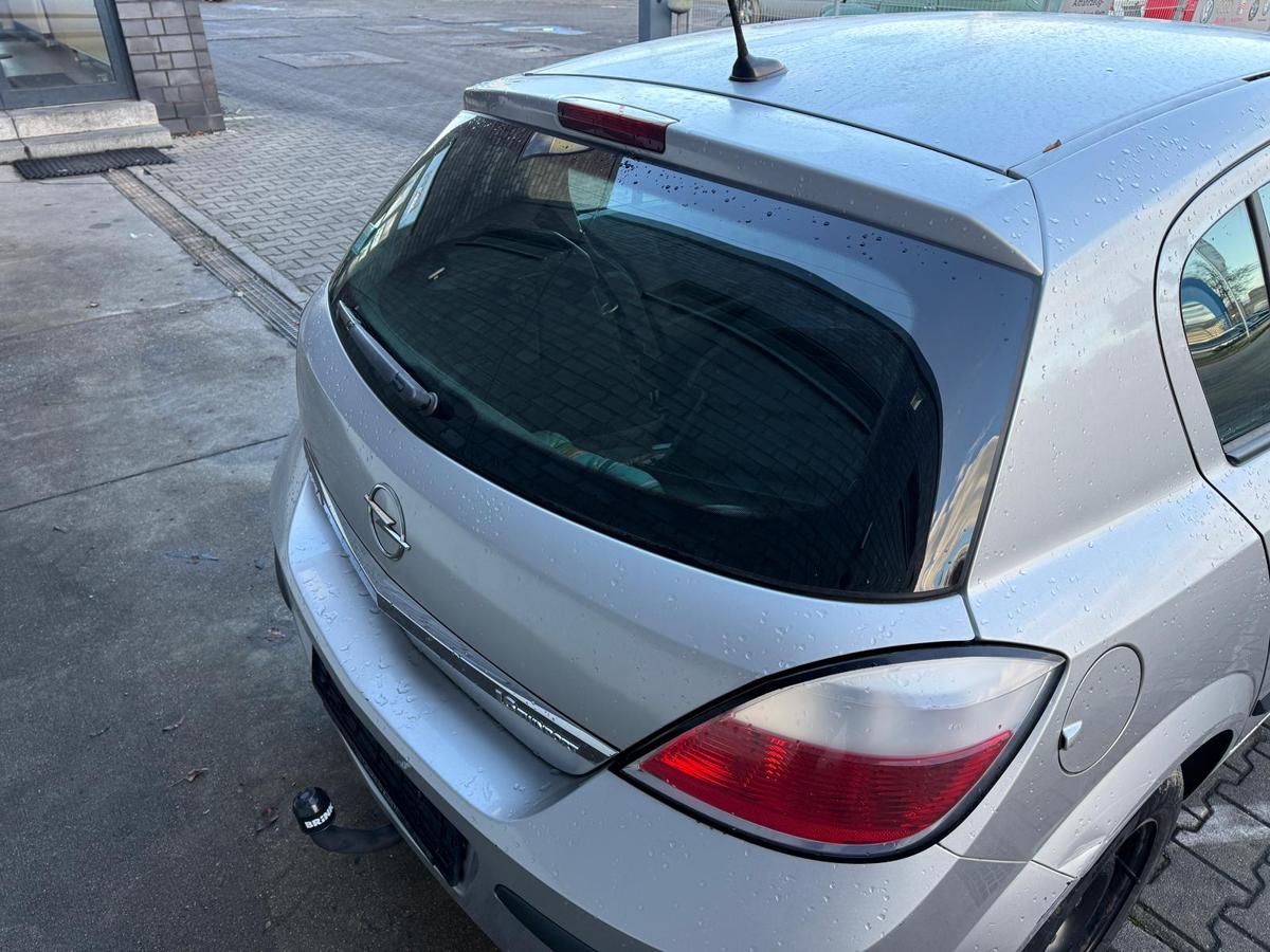 Opel Astra H original Heckklappe mit Scheibe Z157 Starsilber Rohbau BJ04